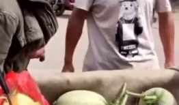 网红吃瓜被老板打了,一场网络风波背后的真相